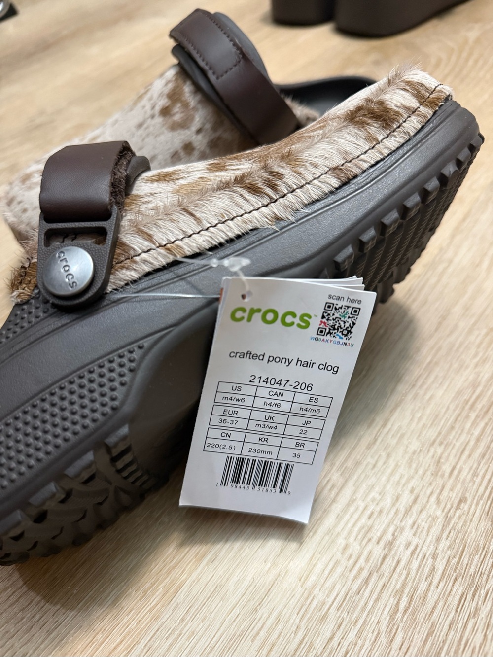 NWT Crocs Crafted Pony Hair Clog Women's 6 Men's 4 Espresso - Picture 2 of 5